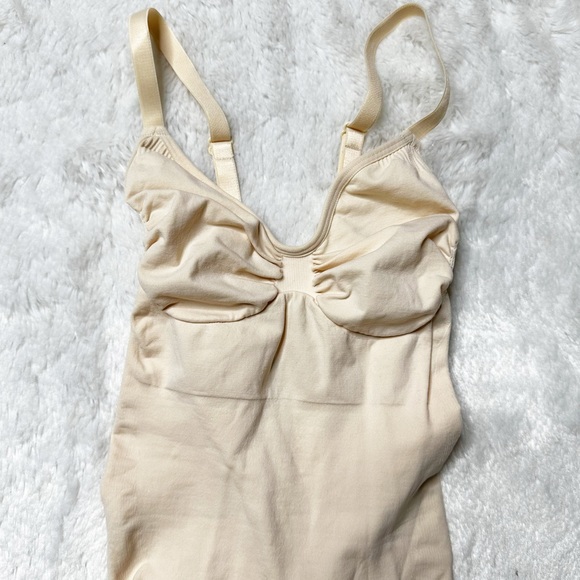 NEW Skims Seamless Sculpt Mid Thigh Bodysuit in Sand Women’s S/M - Picture 3 of 6